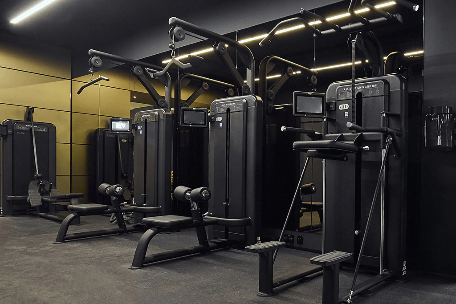 Luxury residential gym amenity
